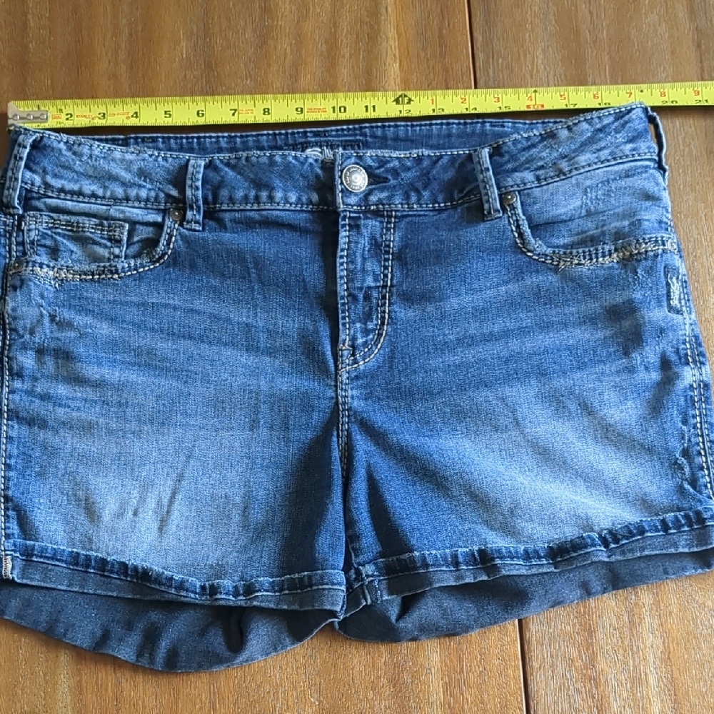 Silver Jeans Blue Jean Shorts with Cuffed Hem Elyse 16-4